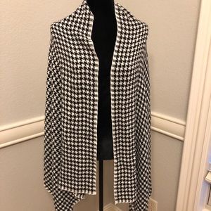 Black & White houndstooth scarf